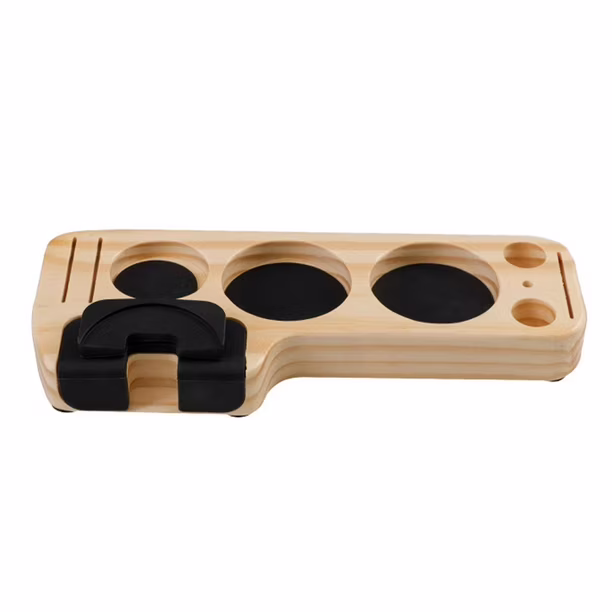 Soporte accesorios barismo en madera con espacio para tamper, portafiltro y jarra espumadora