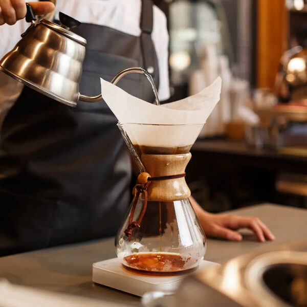 Preparación de café filtrado con cafetera Chemex 600 ml