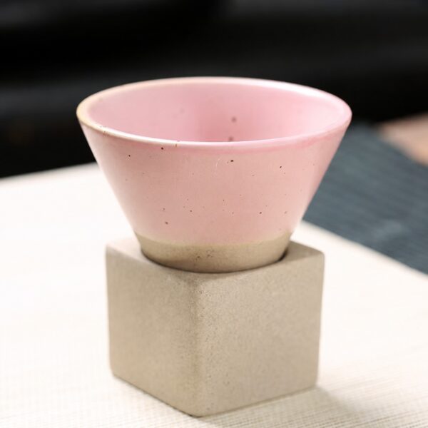 Taza cónica de cerámica rosa de 100 ml